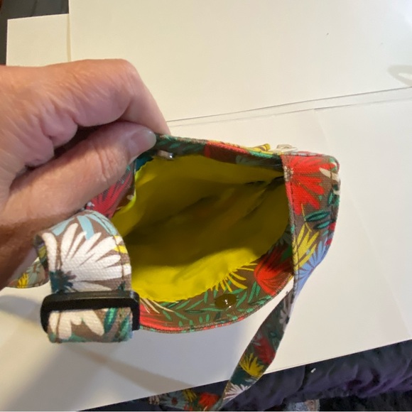 Kavu Mini Keeper Floral Crossbody Bag - Picture 7 of 9